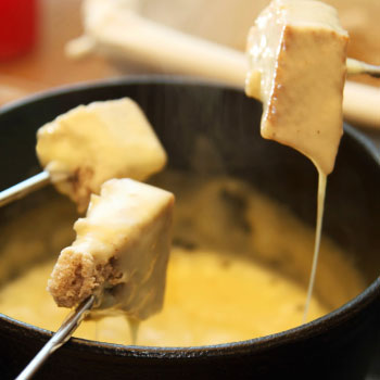 Classic Cheese Fondue – MyDailyMoment