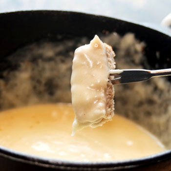 Cheddar Blue Fondue – MyDailyMoment