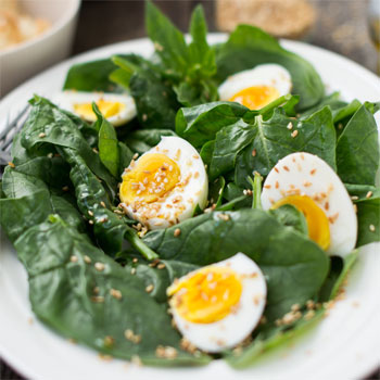 Quick Spinach Salad with Garlic Dressing – MyDailyMoment